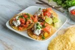 tostadas de nopales con frijol