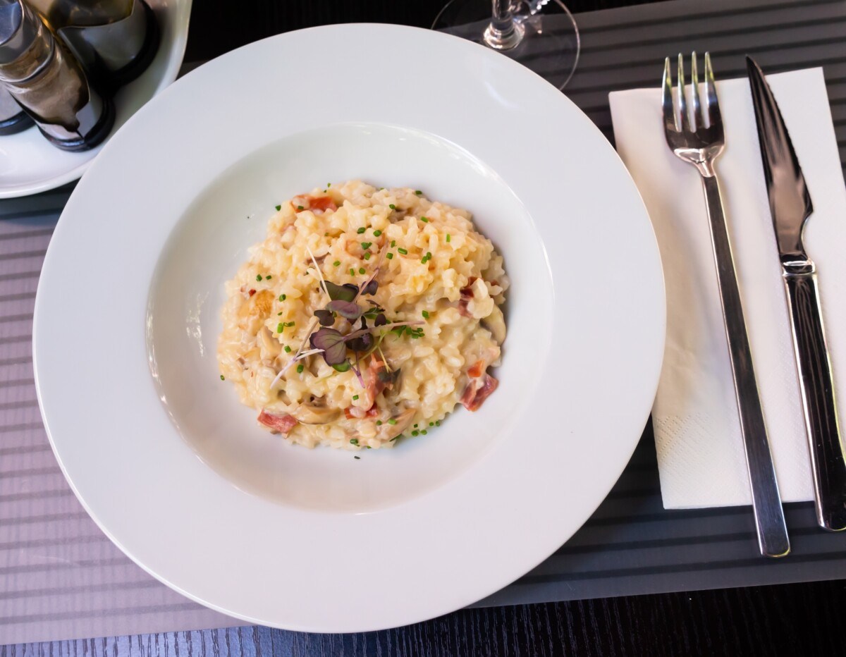 Cómo hacer un cremoso risotto de jamón serrano y champiñones - Comedera ...