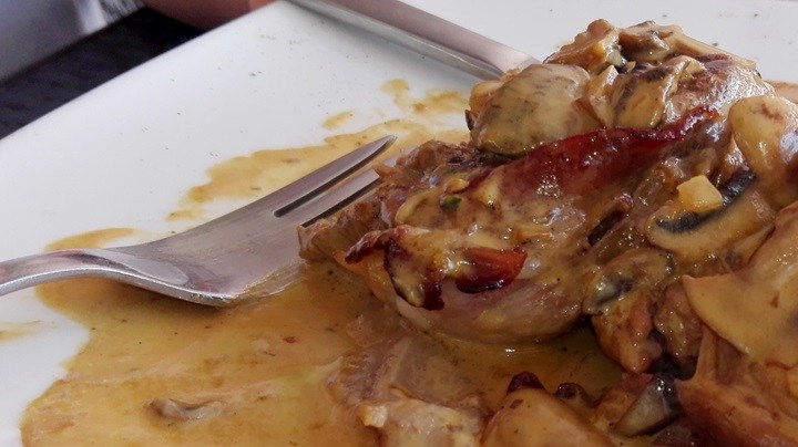 Lomo de cerdo con crema de champiñones