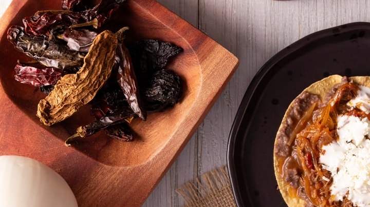 Tostadas de tinga de res