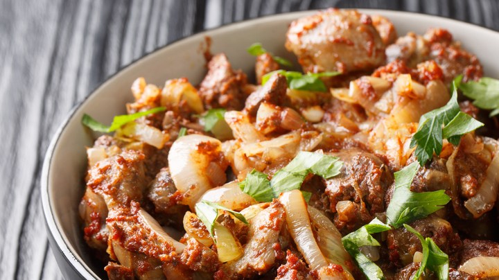 Hígado con cebolla caramelizada