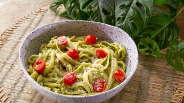 pasta en salsa de aguacate