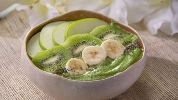 Smoothie bowl con kiwi y manzana