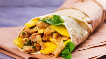 Wrap de pollo a la parrilla con mango