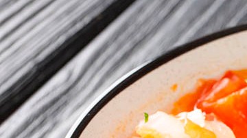 plato de atún guisado con verduras