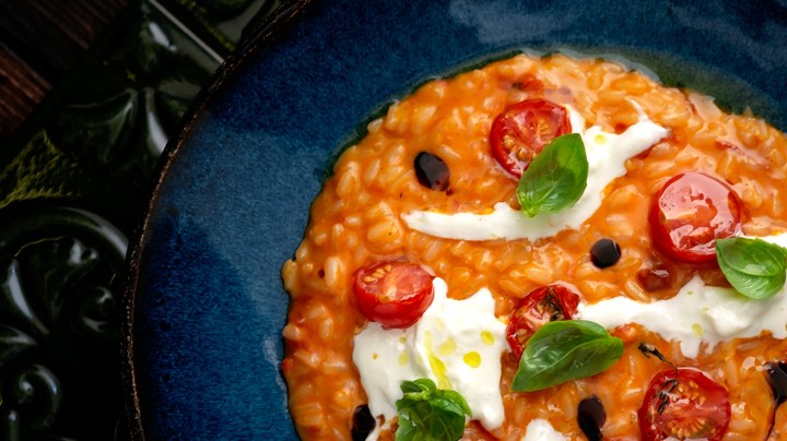 Risotto de tomate y albahaca