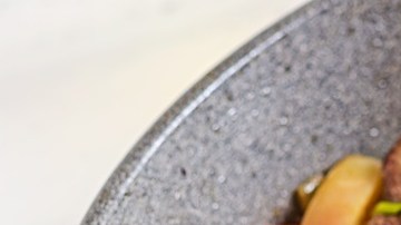 Hígado con zanahorias y patatas