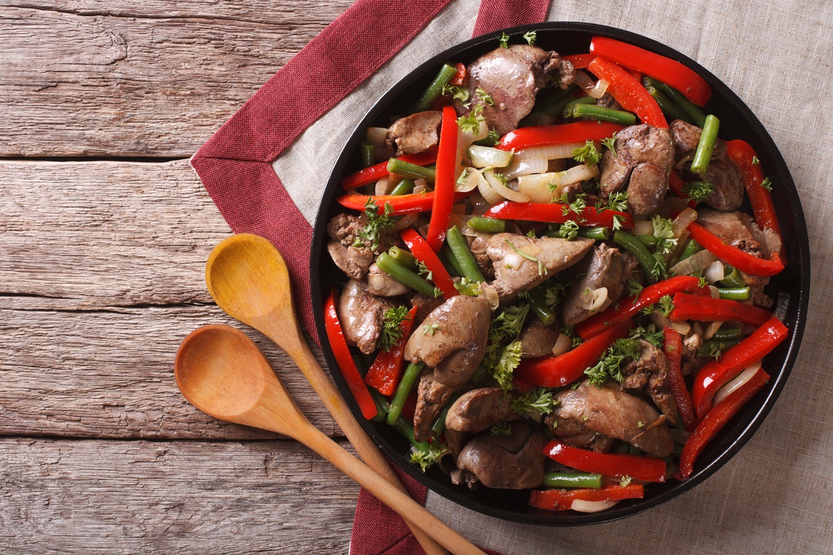 Cómo hacer hígados de pollo con pimientos