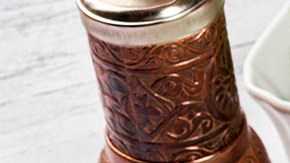 plato de sopa de carne con garbanzos