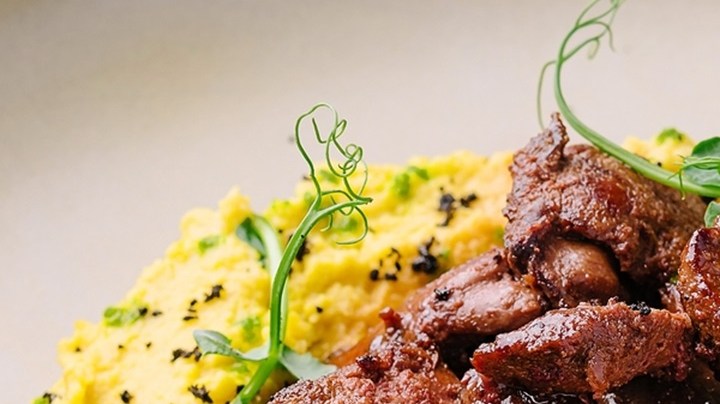 hígado con puré de papas