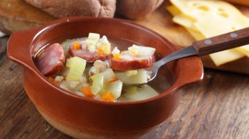 Sopa de cebada con salchicha