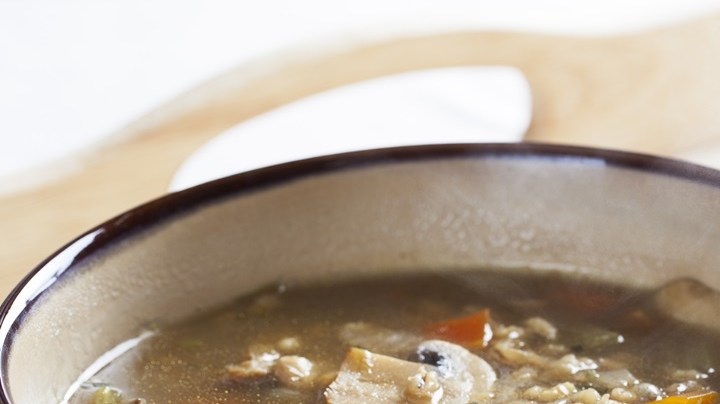 Sopa de cebada y champiñones