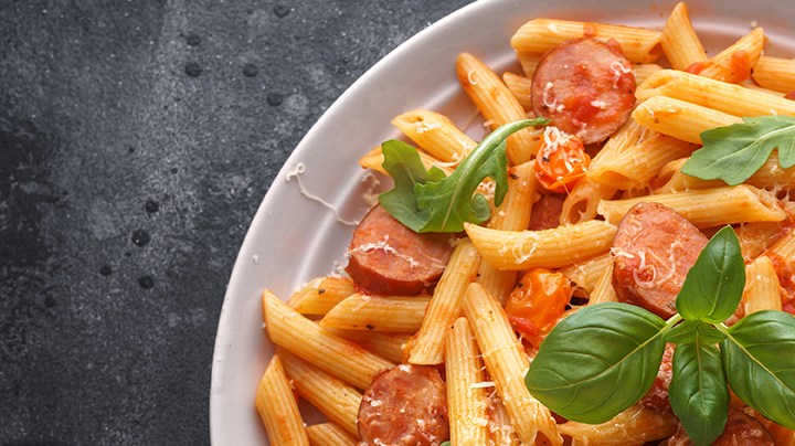penne con salchichas