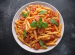 penne con salchichas