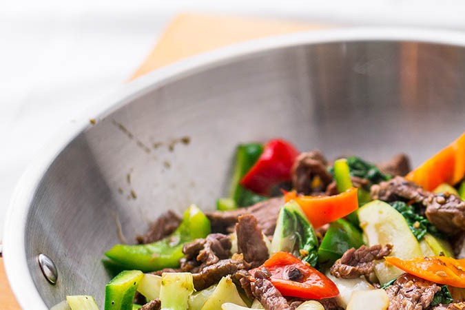 Salteado de carne con bok choy