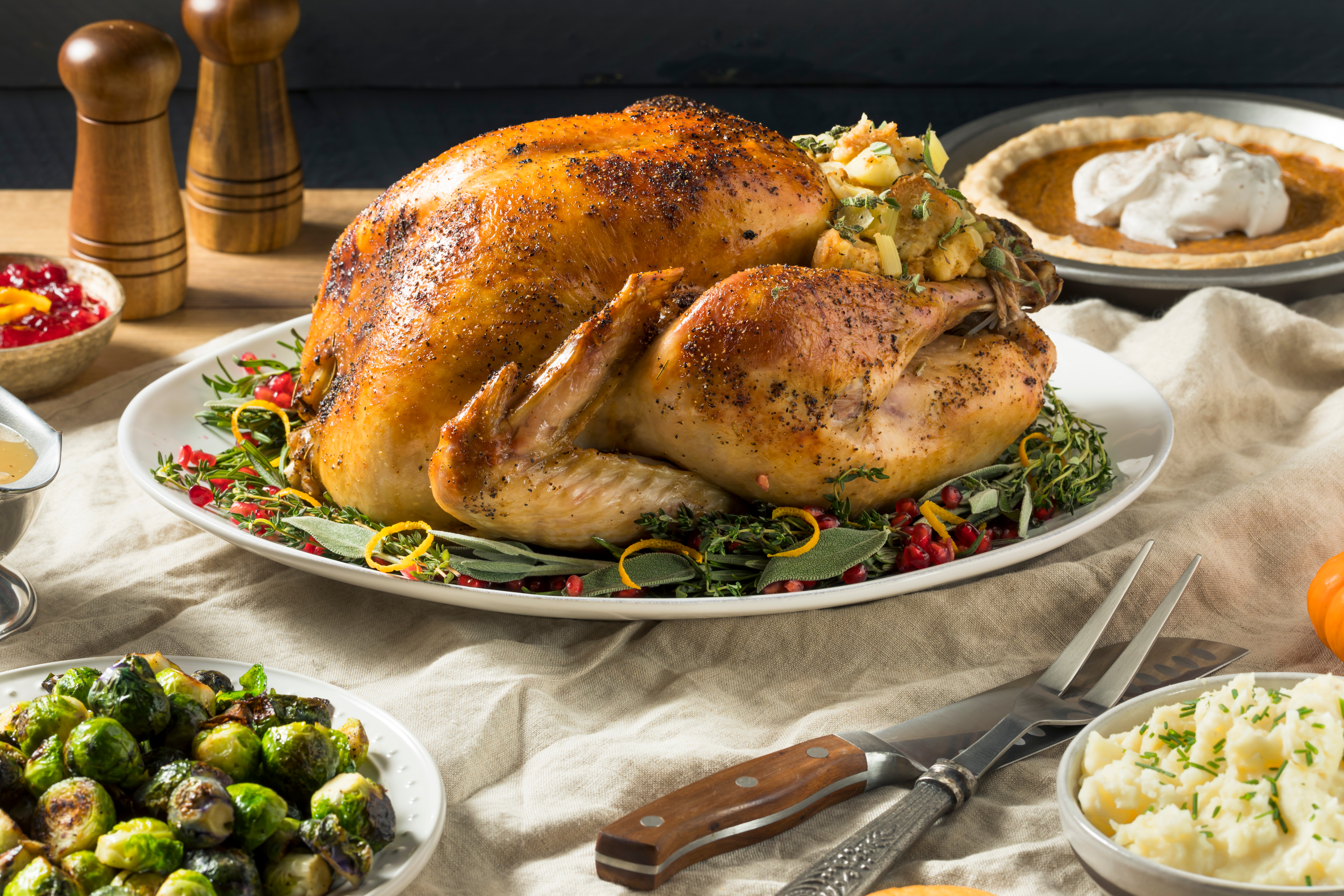 Pavo relleno con manzanas y salvia, ideal para navidad