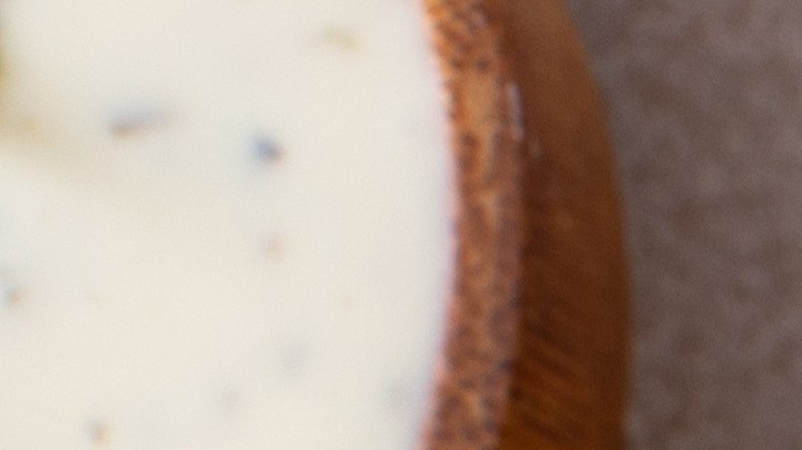 Muslos de pollo asados con mantequilla de hierbas