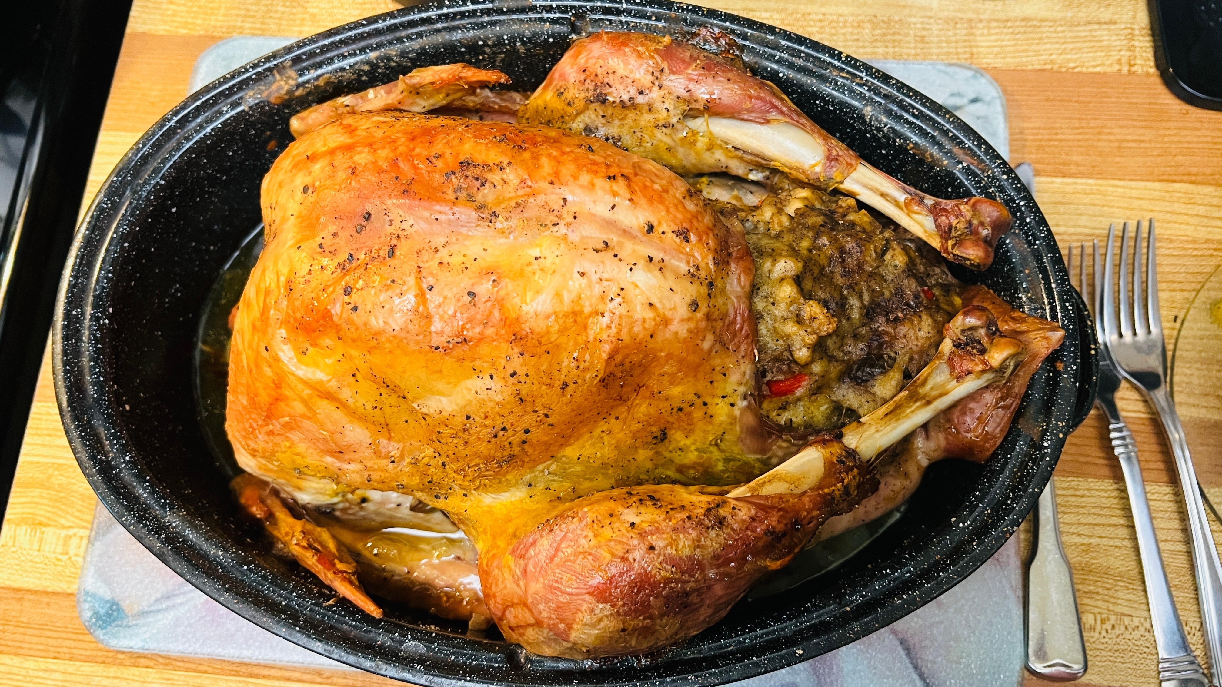 Prepara este delicioso pavo relleno con pasas y almendras