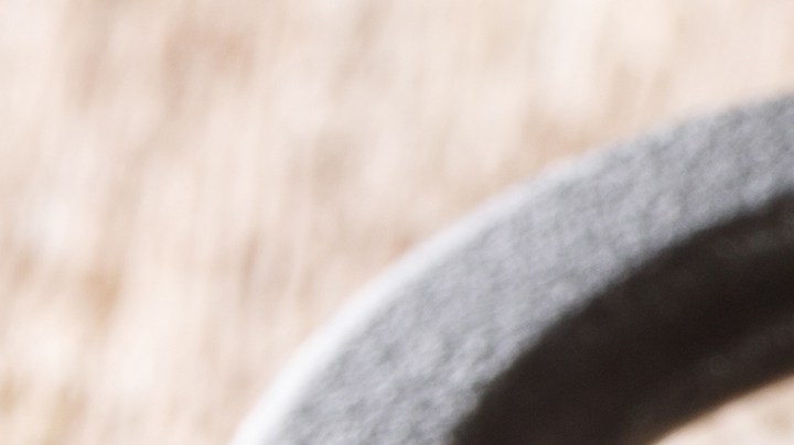 Muslos de pollo al estilo mediterráneo con aceitunas y alcaparras