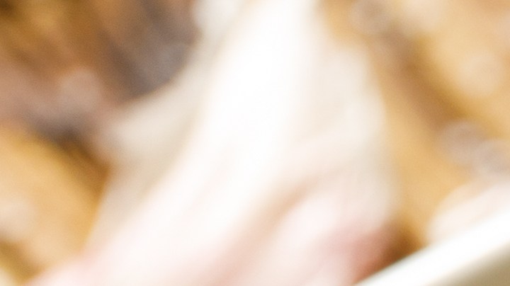 Muslos de pollo asados con ajo y papas