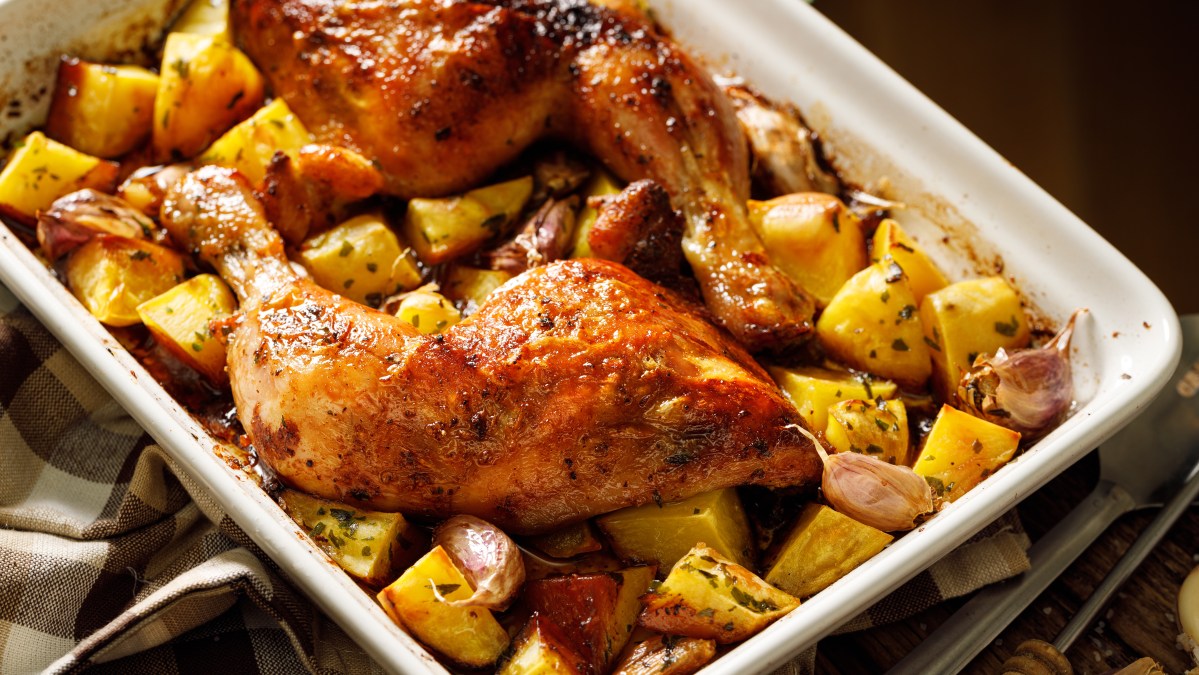 Muslos De Pollo Asados Con Ajo Y Papas Receta F cil muslos-de-pollo-asados-con-ajo-y-papas-receta-f-cil