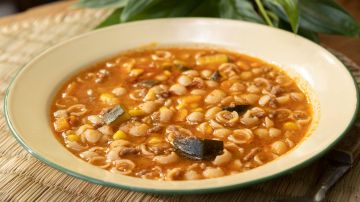 sopa de conchitas con carne molida