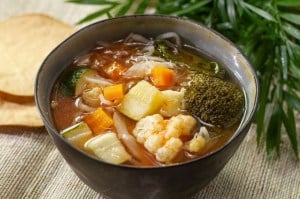 sopa de verduras con tomate y repollo