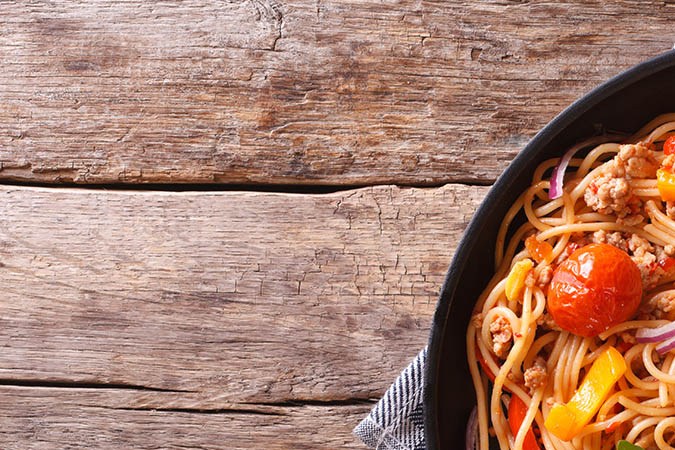 Espaguetis con carne molida y vegetales