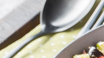 espaguetis con tomates cherry y aceitunas