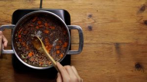 sopa de conchitas con carne molida