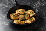 Muslos de pollo con chimichurri de cilantro