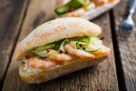 Sandwich de camarones con queso