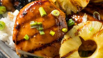 Muslos de pollo estilo teriyaki con piña