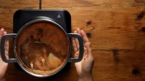 Caldo de camarones con tomates