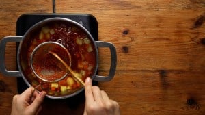 Caldo de camarones con tomates