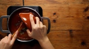 Caldo de camarones con tomates