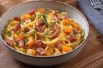 espaguetis con calabaza y bacon