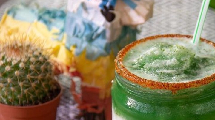 Coctel frappe tricolor sandía, coco y pepino