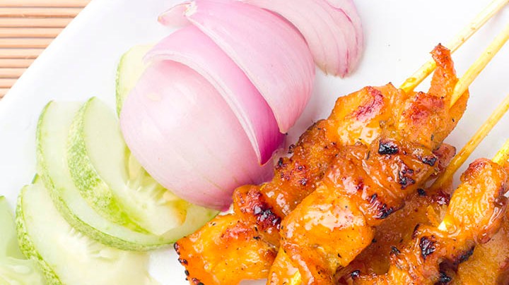 pinchos de pollo en salsa satay