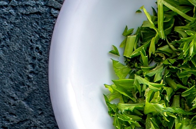 Halibut con limón y cilantro al vapor