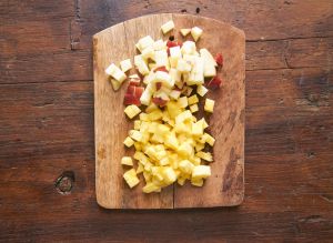 Ensalada de cangrejo con piña y manzana