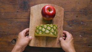 Ensalada de cangrejo con piña y manzana