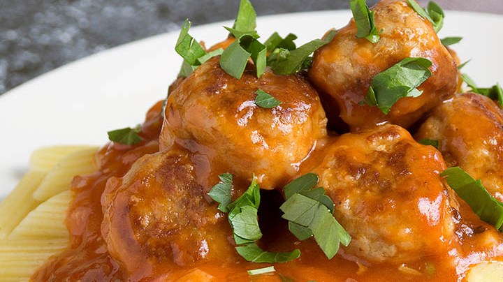 penne con albóndigas