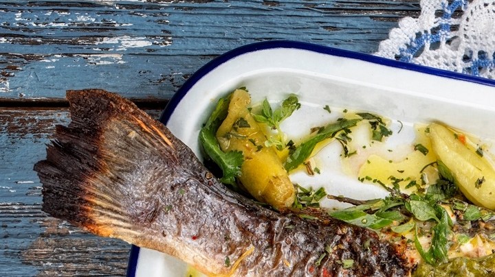 Robalo relleno de langostinos