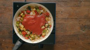 pisto de verduras y huevo