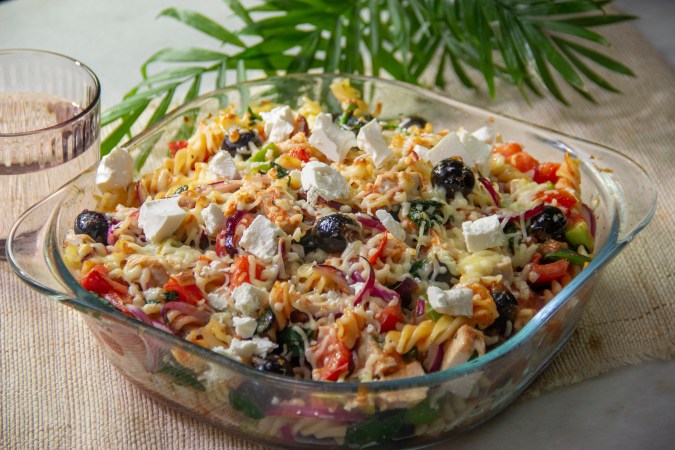 Pasta con pollo y espinacas al horno