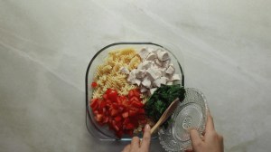 pasta con pollo y espinacas al horno