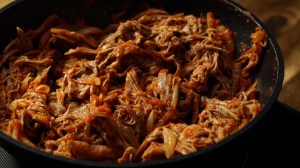 pambazo de carne deshebrada