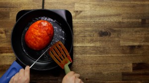 pambazo de carne deshebrada.