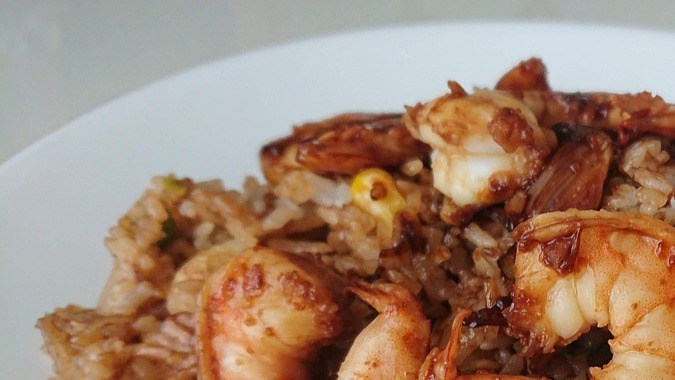 arroz salteado con langostinos y vainitas verdes